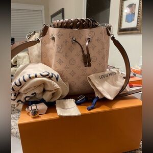 Louis vuitton muria mahina crème drawstring bucket 
#M55801